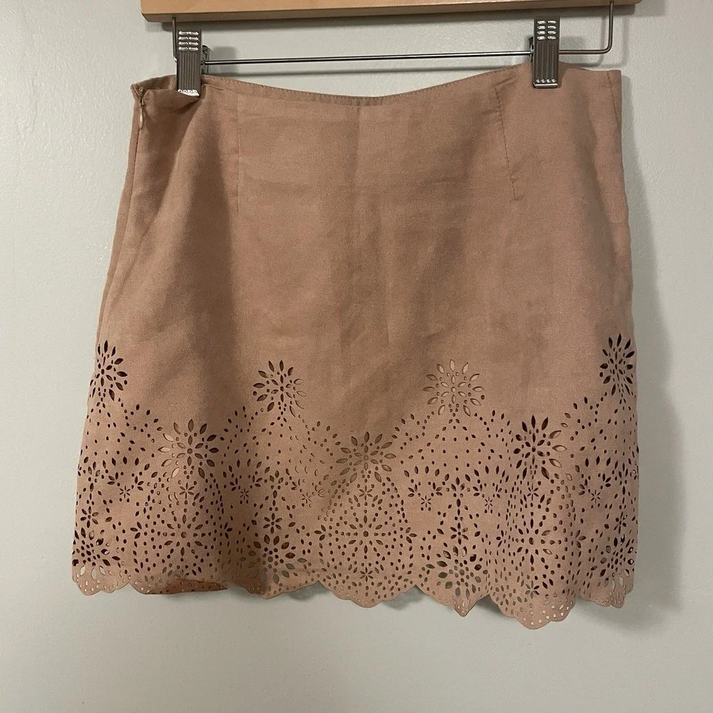 Forever 21 Faux Suede Taupe‎ Laser Print Mini Skirt Size Small Scallop Edging
